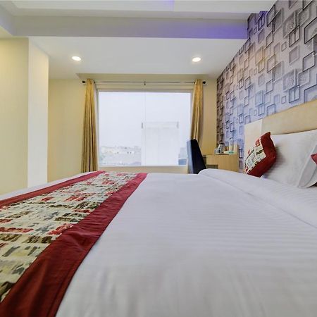 Airport Hotel Daya Capitol Нью-Дели Экстерьер фото