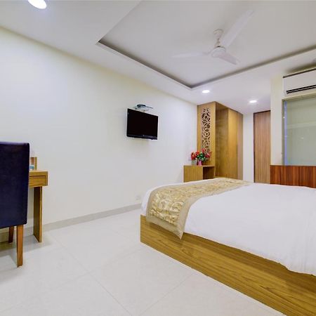 Airport Hotel Daya Capitol Нью-Дели Экстерьер фото