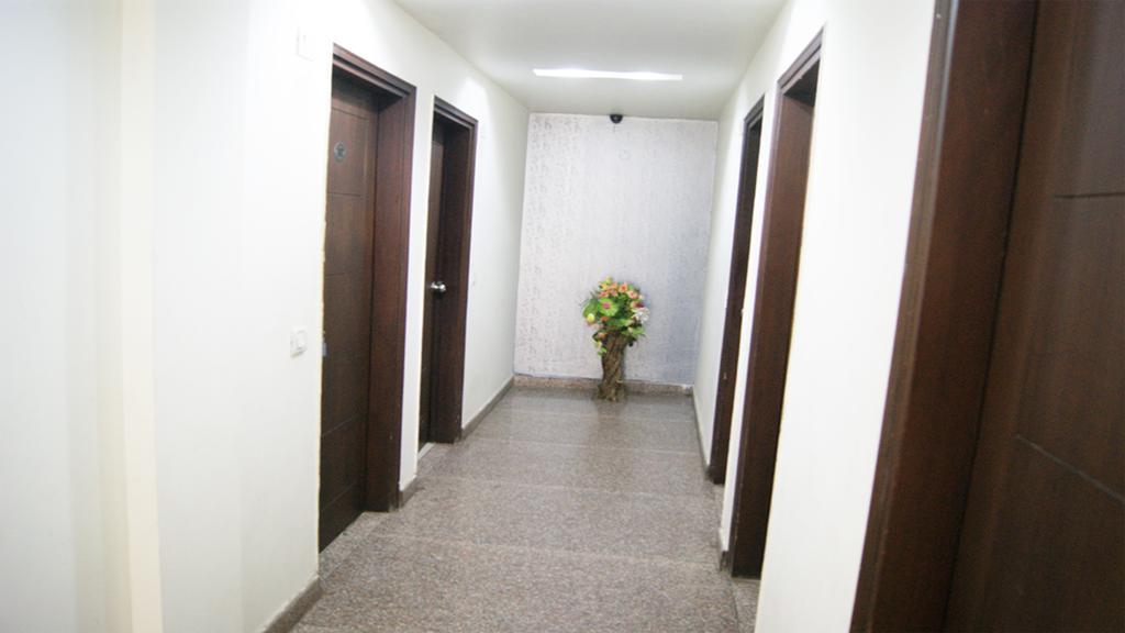 Airport Hotel Daya Capitol Нью-Дели Экстерьер фото