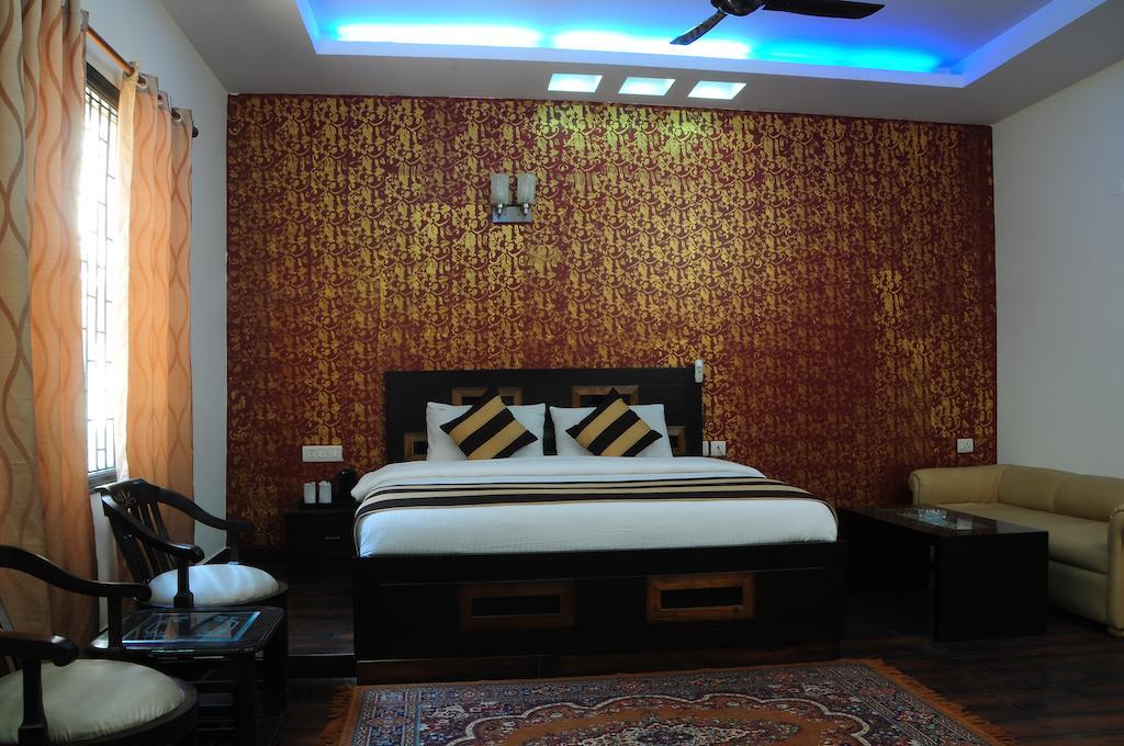 Airport Hotel Daya Capitol Нью-Дели Экстерьер фото