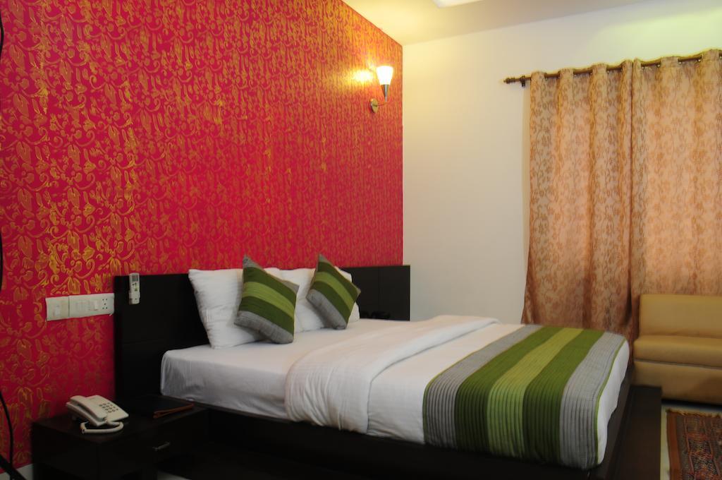 Airport Hotel Daya Capitol Нью-Дели Экстерьер фото