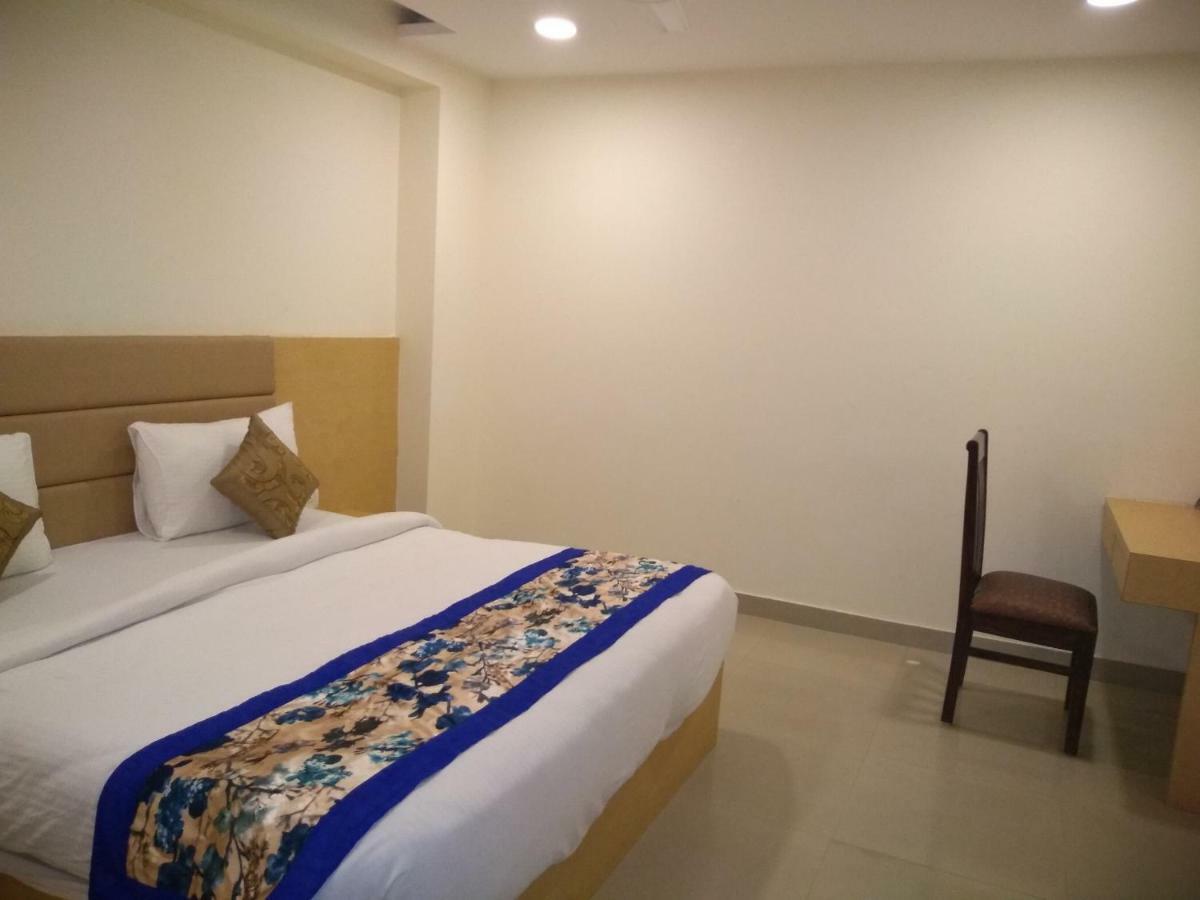 Airport Hotel Daya Capitol Нью-Дели Экстерьер фото