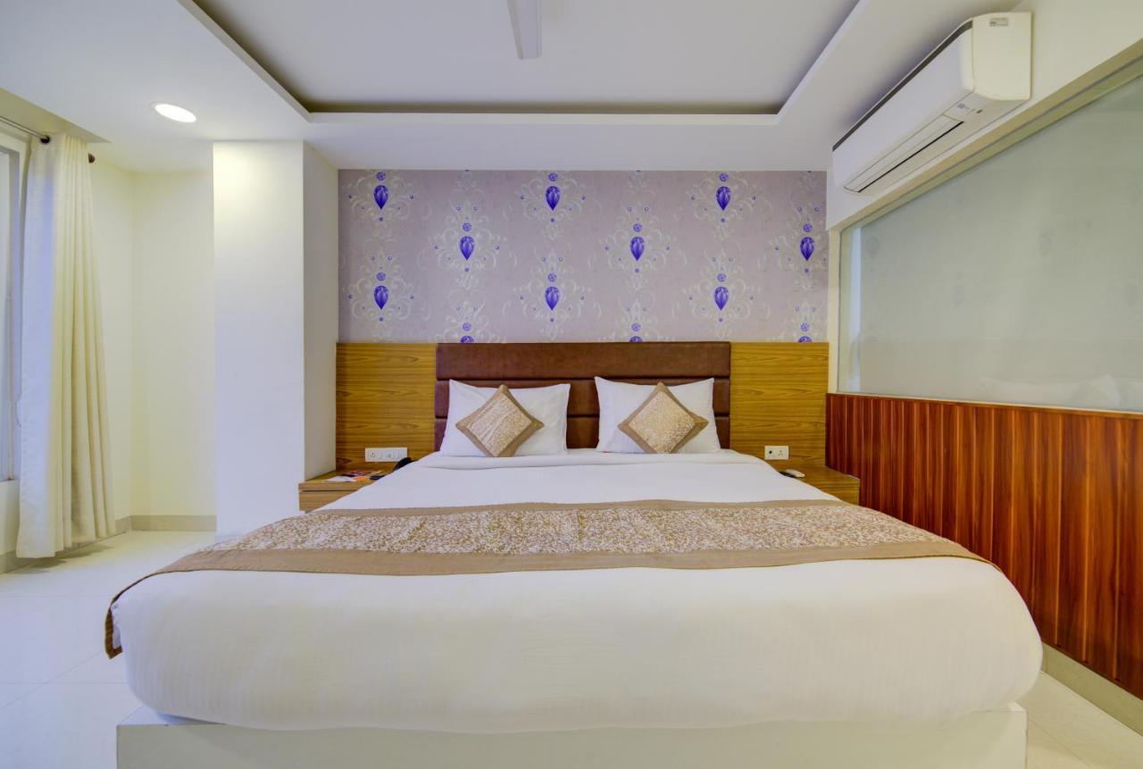 Airport Hotel Daya Capitol Нью-Дели Экстерьер фото