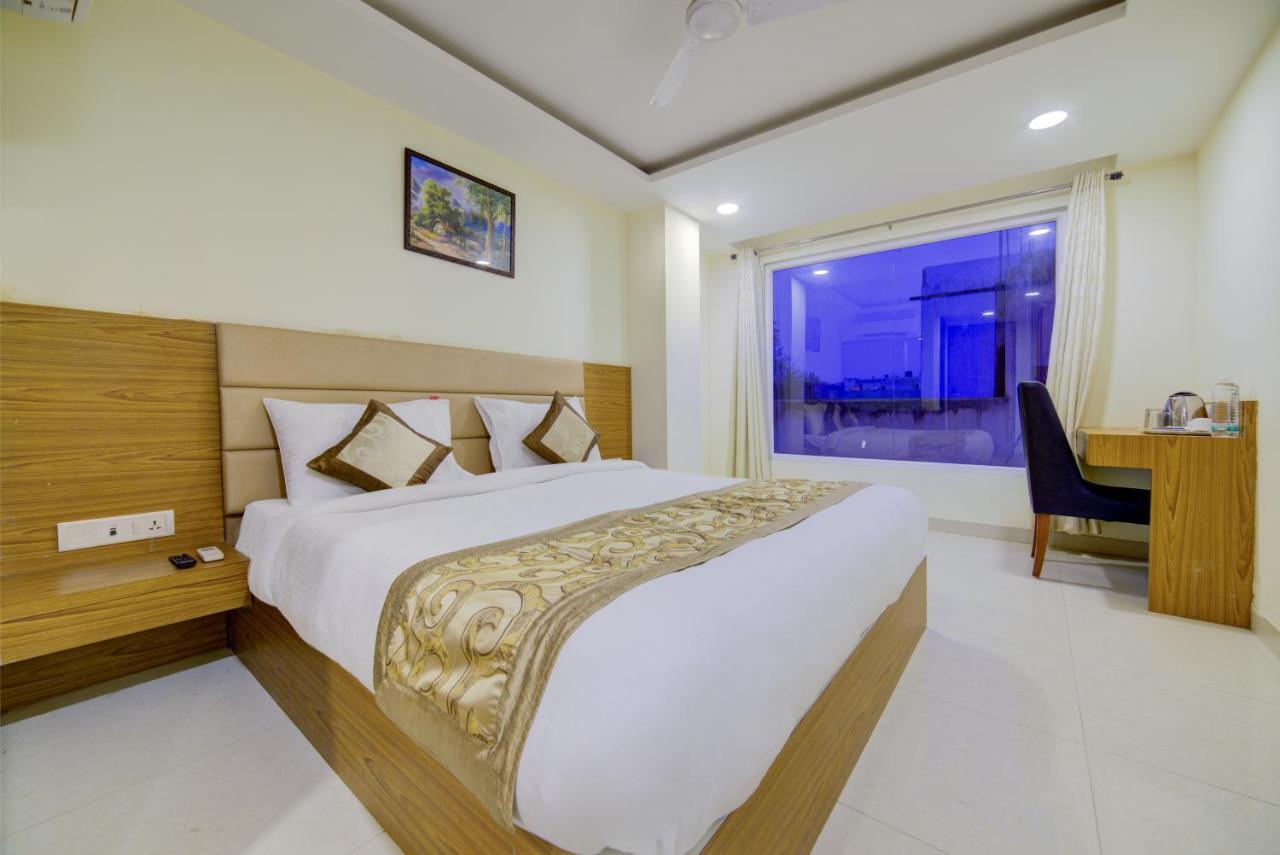 Airport Hotel Daya Capitol Нью-Дели Экстерьер фото